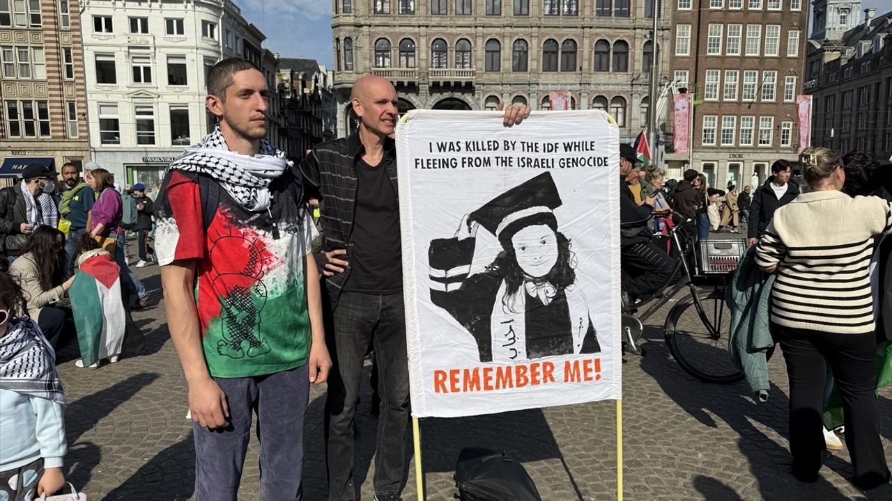 Amsterdam'da İsrail'in Gazze'ye Yönelik Saldırılarına Protesto