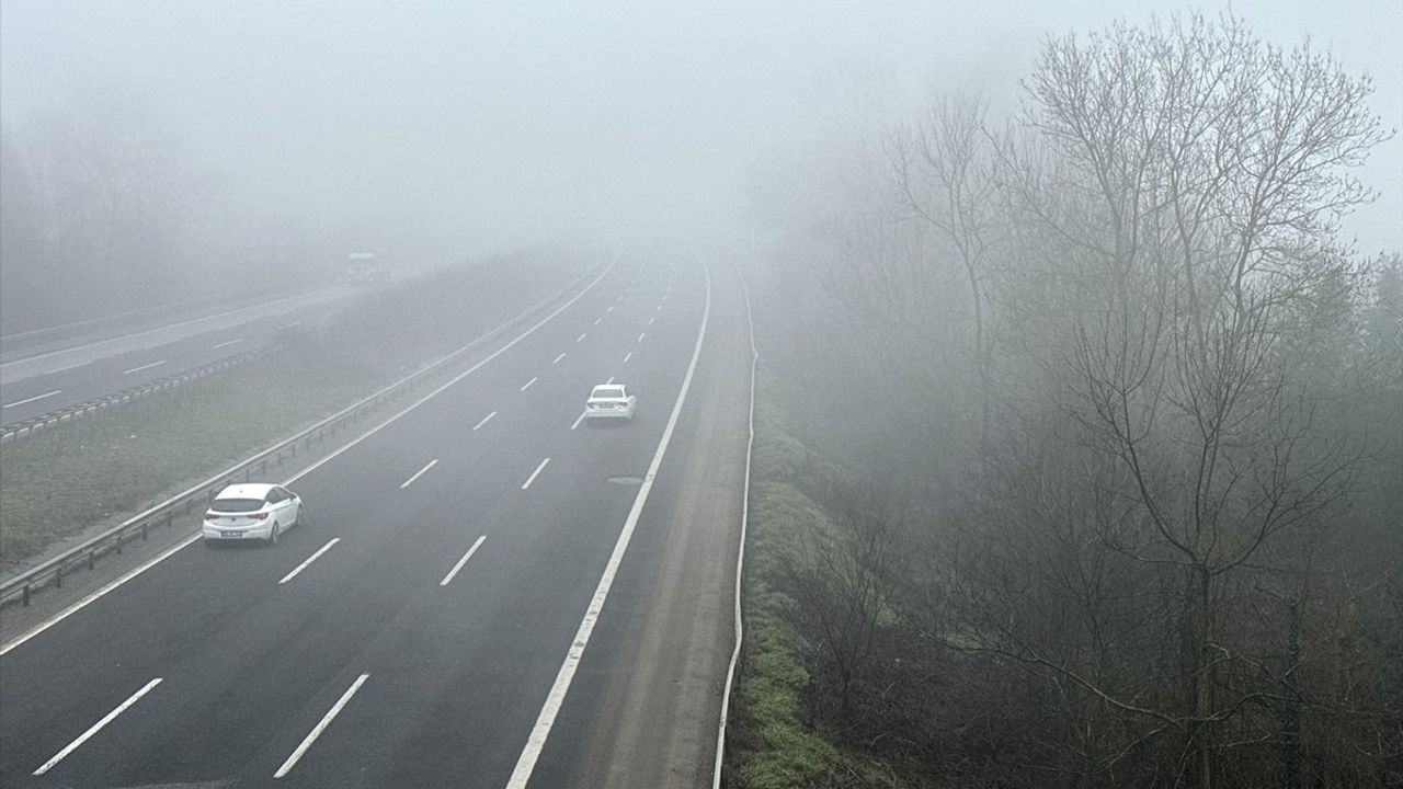 Anadolu Otoyolu'nda Sis Ulaşımı Engelliyor