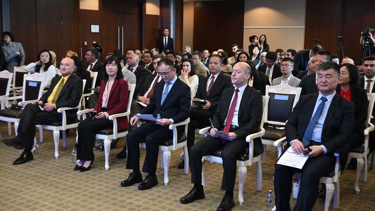 Ankara'da 'Çin'in Fırsatları Dünyayla Paylaşılıyor' Paneli Düzenlendi