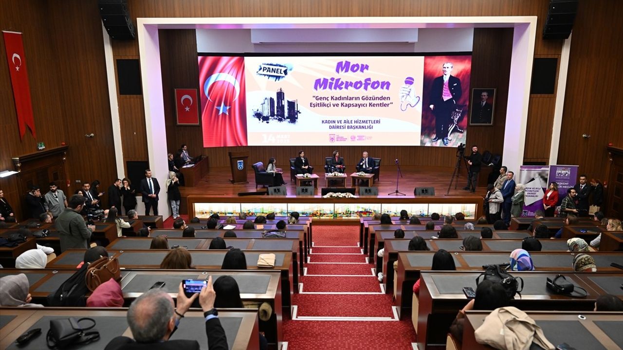 Ankara'da 'Genç Kadınların Gözünden Eşitlikçi ve Kapsayıcı Kentler' Paneli Düzenlendi