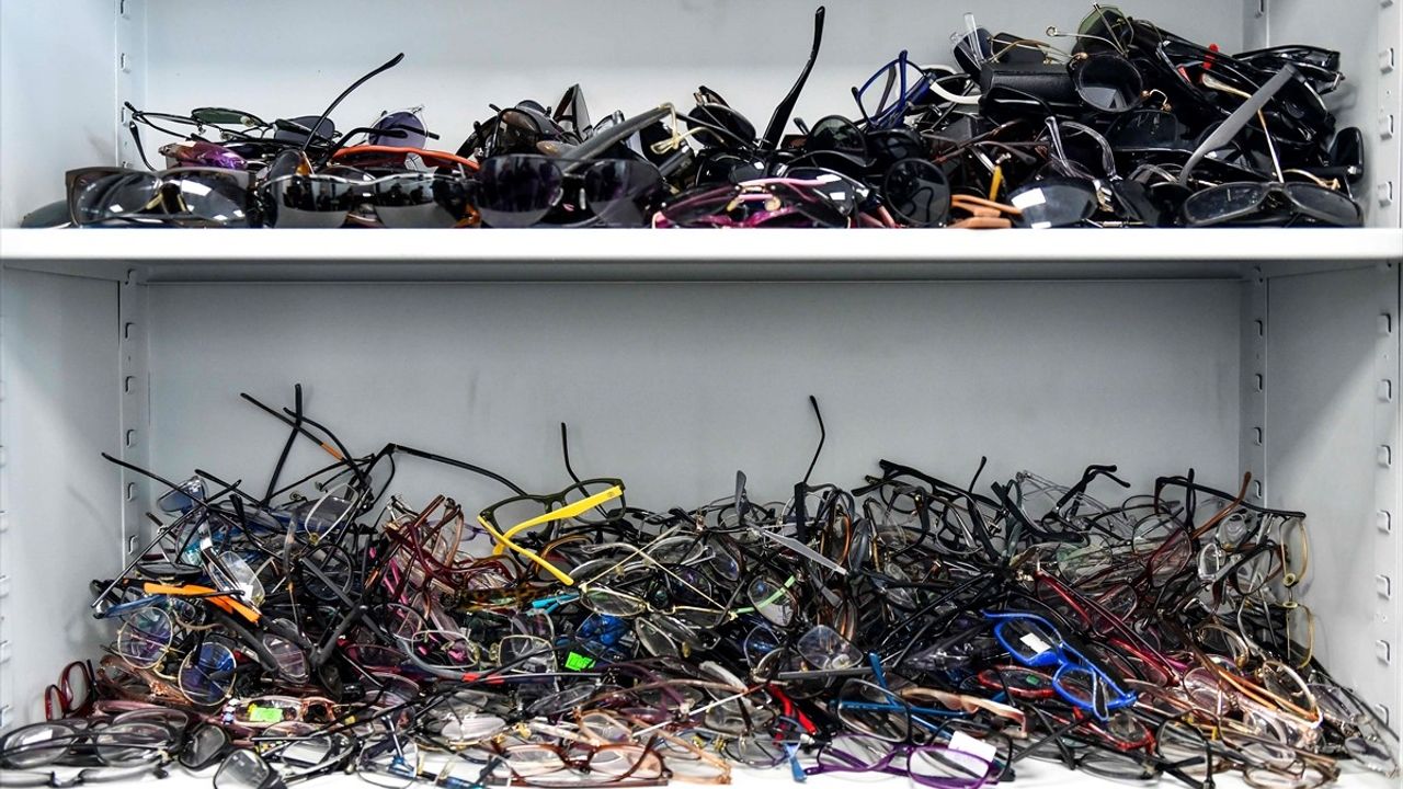 Ankara'da Toplu Taşıma Araçlarında Unutulan 1932 Eşya: İlginç Buluntular Dikkat Çekiyor