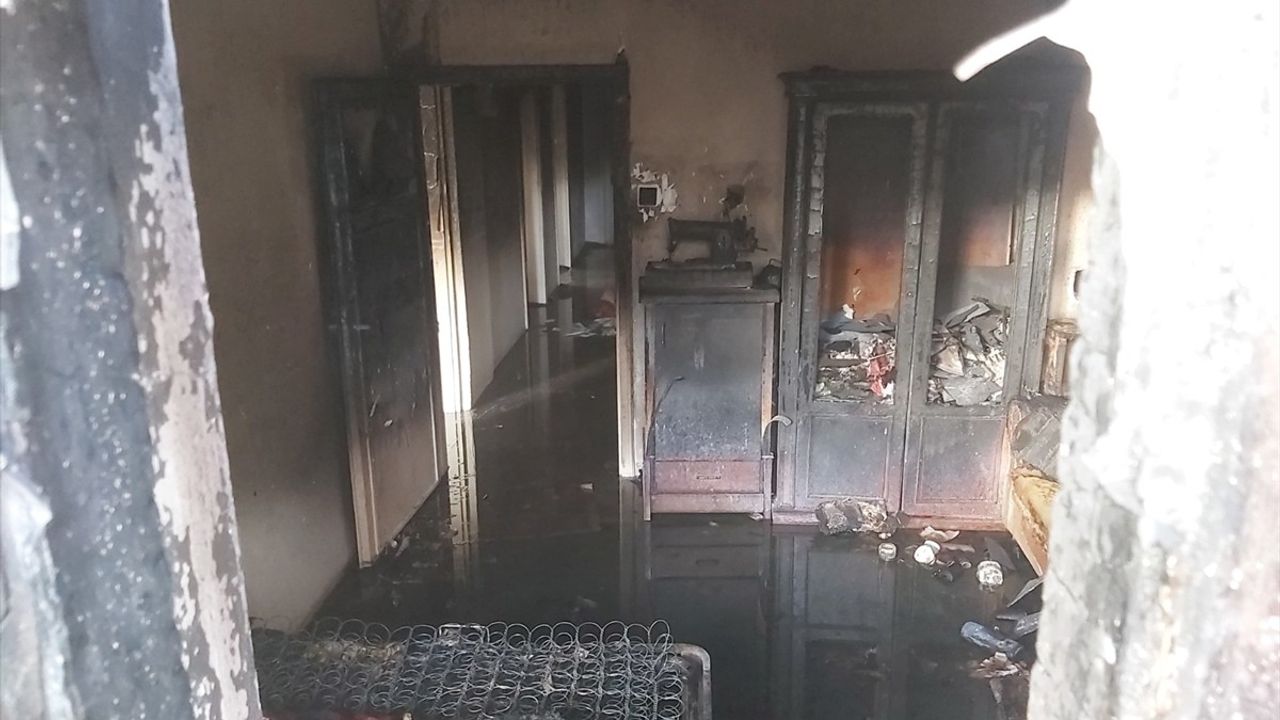 Ankara'da Yangın: Anne ve 3 Çocuğu Hastaneye Kaldırıldı