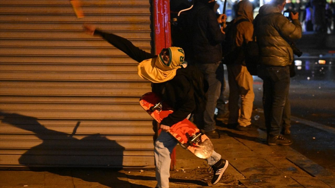 Ankara'daki İzinsiz Gösteride 5 Polis Yaralandı, 66 Kişi Gözaltına Alındı