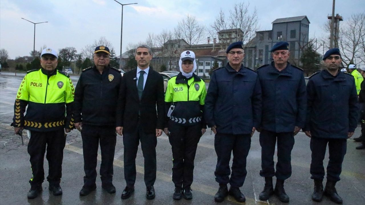 Ankara-İzmir Yolu Ağır Araçlara Kapatıldı: Uşak Valisi Açıklama Yaptı
