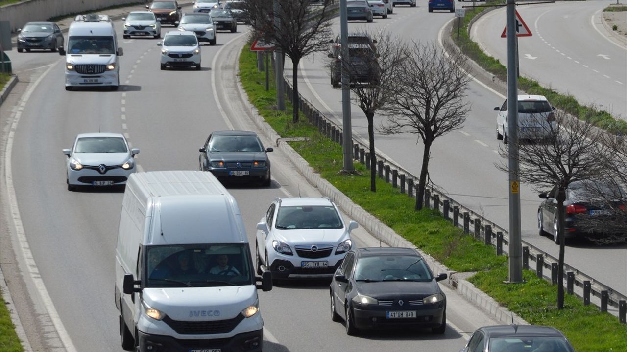 Ankara-Samsun Kara Yolunda Bayram Yoğunluğu: Havza'da Trafik Ekipleri Görevde