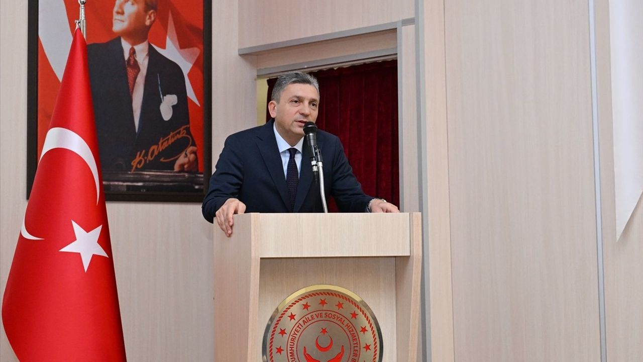 Antalya'da Şehit Ailelerine ve Gazilere Devlet Övünç Madalyası Verildi