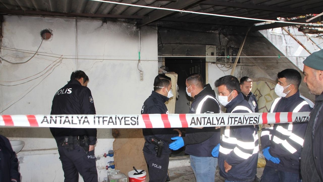 Antalya'da Yangında 73 Yaşındaki Kadın Hayatını Kaybetti