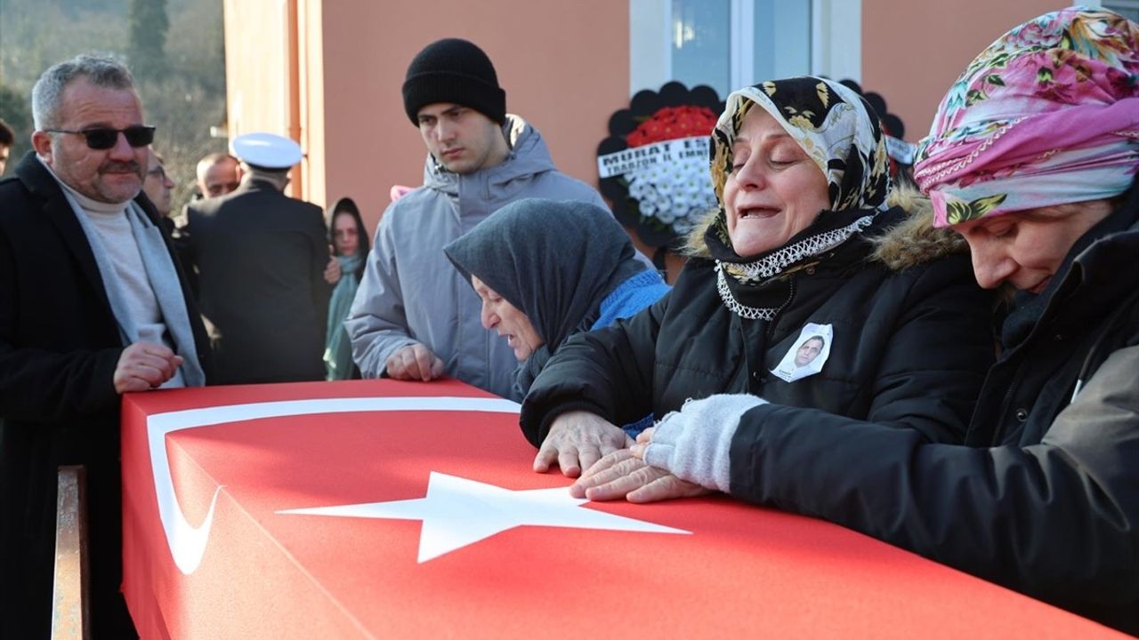 Antalya'daki Trafik Kazasında Hayatını Kaybeden Polis Memuru Yasin Turan, Trabzon'da Defnedildi