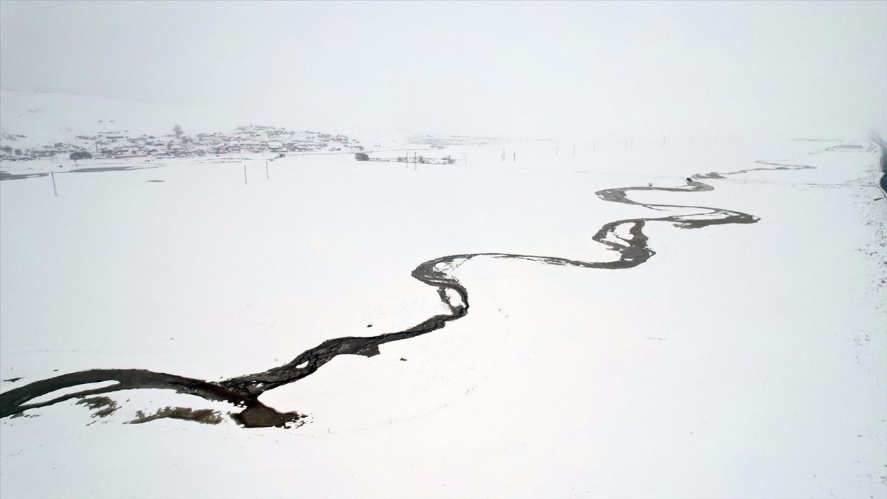 Ardahan Göle Ovası'ndaki Büyüleyici Menderesler Dronla Görüntülendi