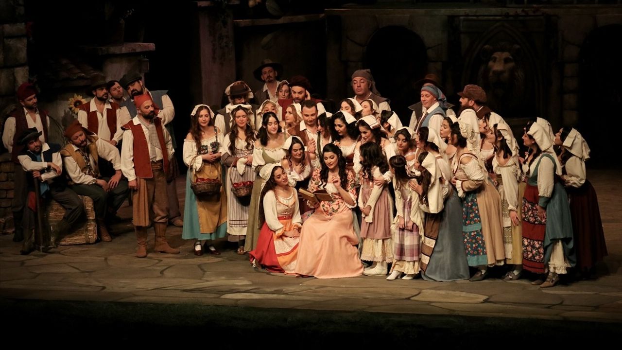 Aşk İksiri'nin Prömiyeri Samsun'da Sanatseverlerle Buluştu