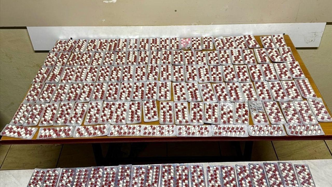 Aydın'da 2 Bin 499 Yeşil Reçeteli Hap Ele Geçirildi, İki Şüpheli Tutuklandı
