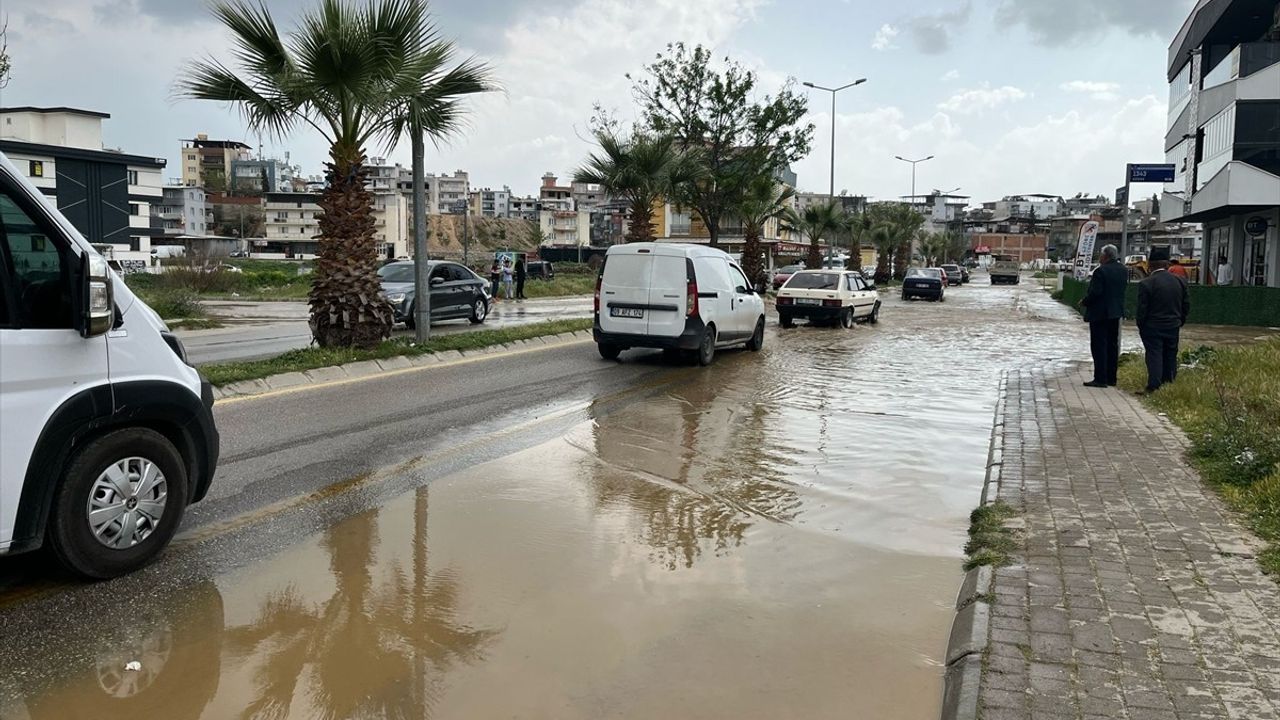 Aydın'da Su Borusu Patladı, Trafik Aksadı