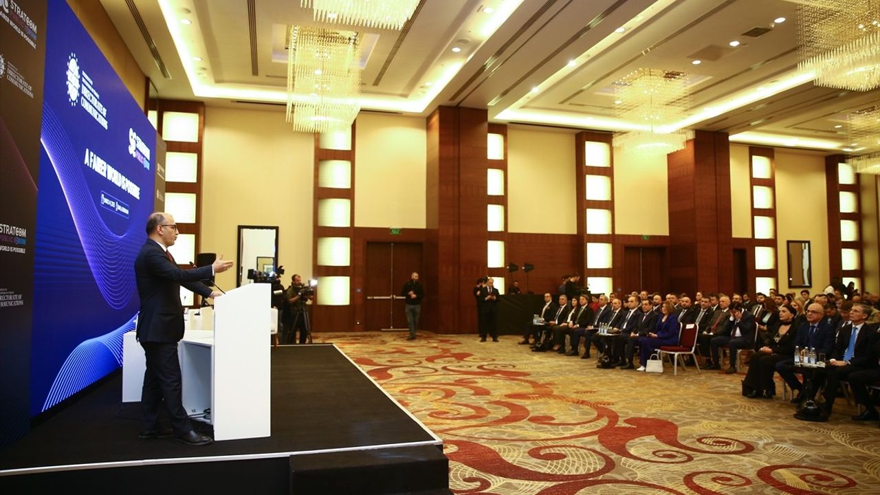 Azerbaycan'da 'Daha Adil Bir Dünya Mümkün' Paneli Gerçekleşti