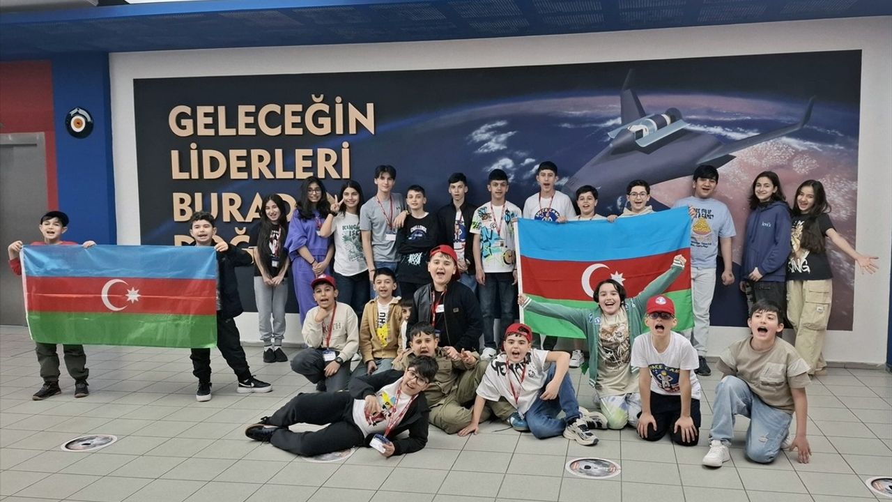 Azerbaycanlı Öğrenciler Uzay Kampı'nda Eğitime Alındı