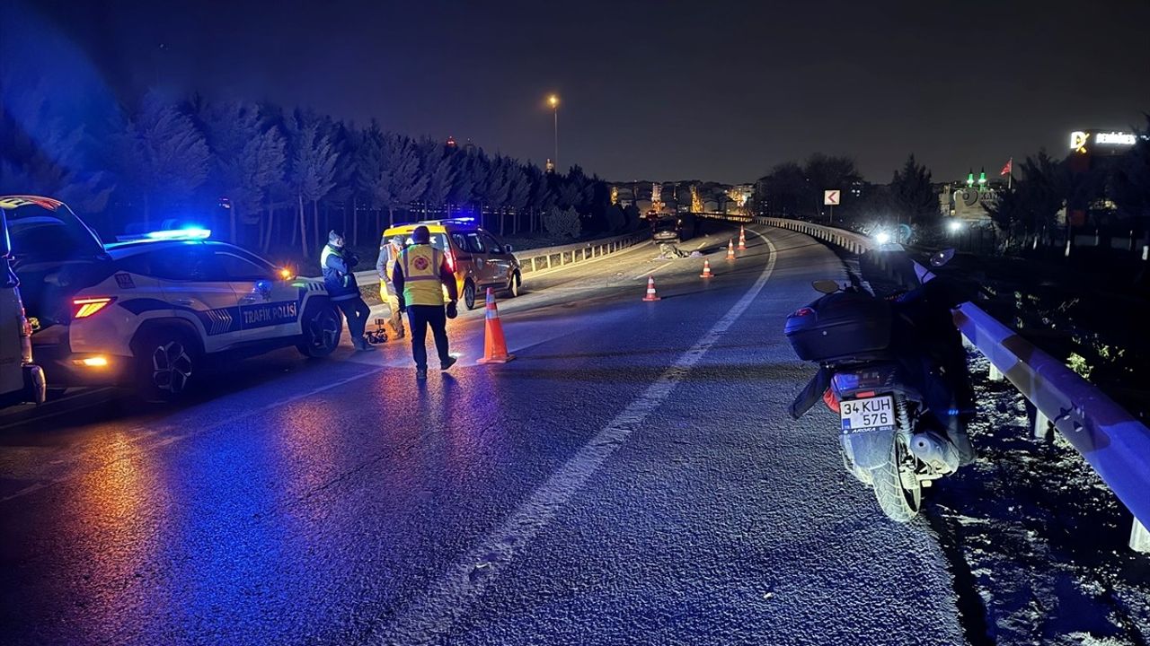 Bağcılar TEM Otoyolu'nda Motosiklet Sürücüsü Hayatını Kaybetti