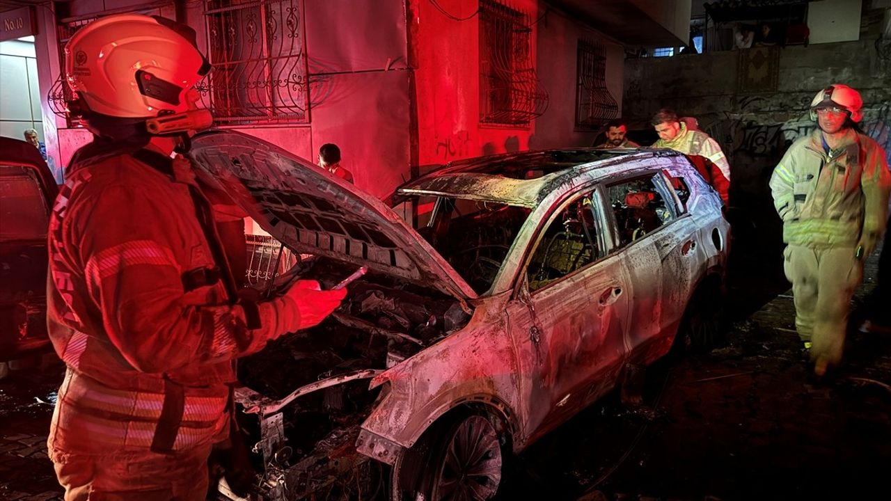 Bahçelievler'de Yangın: 6 Araç Kullanılamaz Hale Geldi