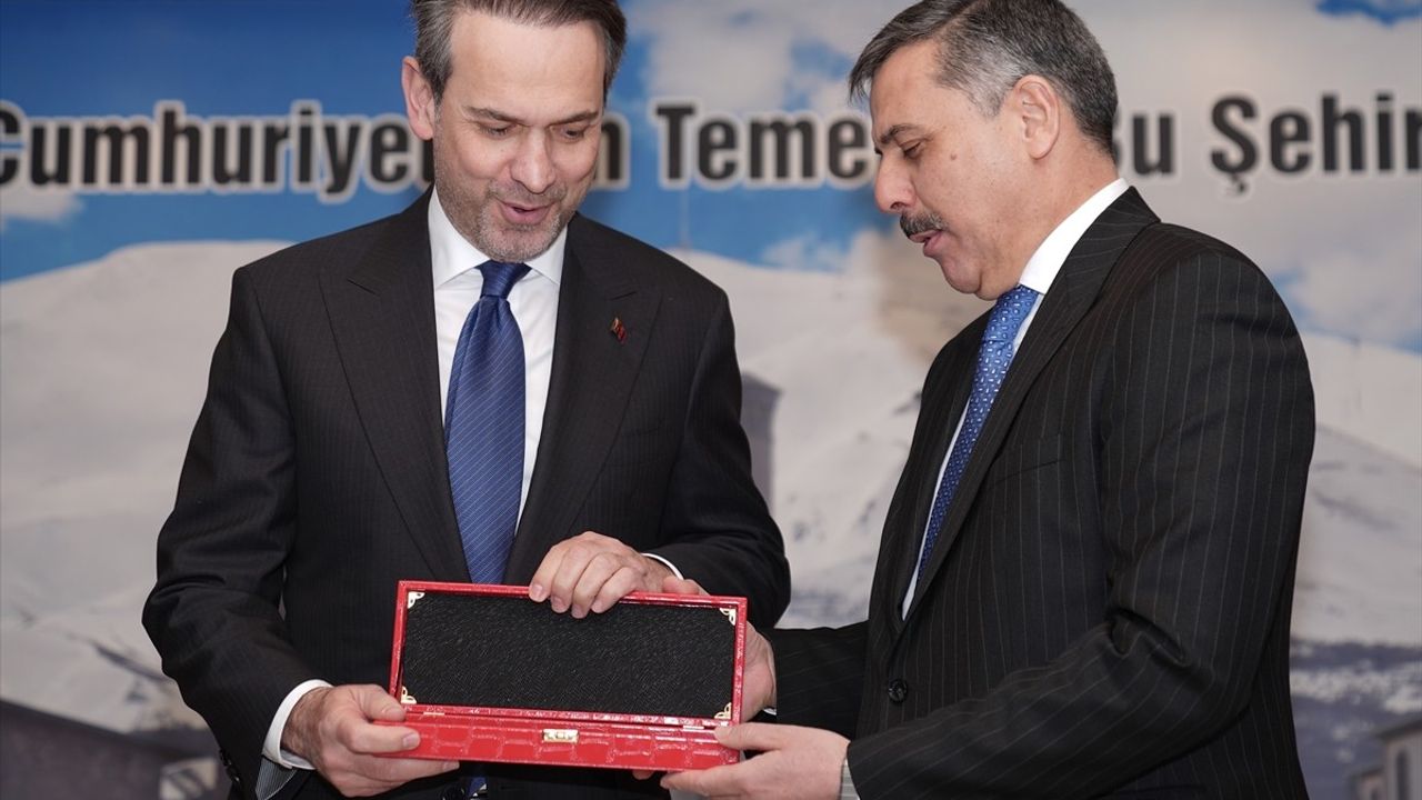 Bakan Alparslan Bayraktar Erzurum'da Temaslarda Bulundu