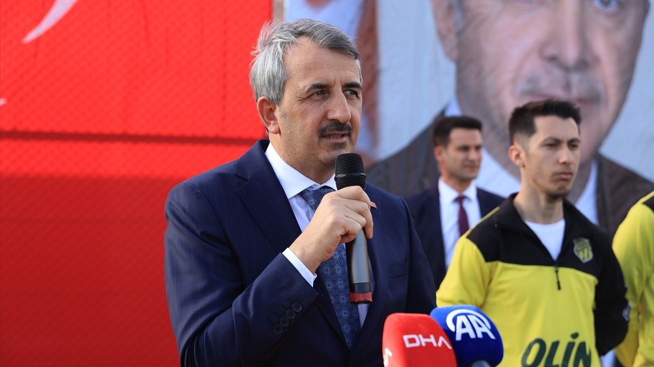 Bakan Bak, Edirne'de Gençlerle İftarda Buluştu