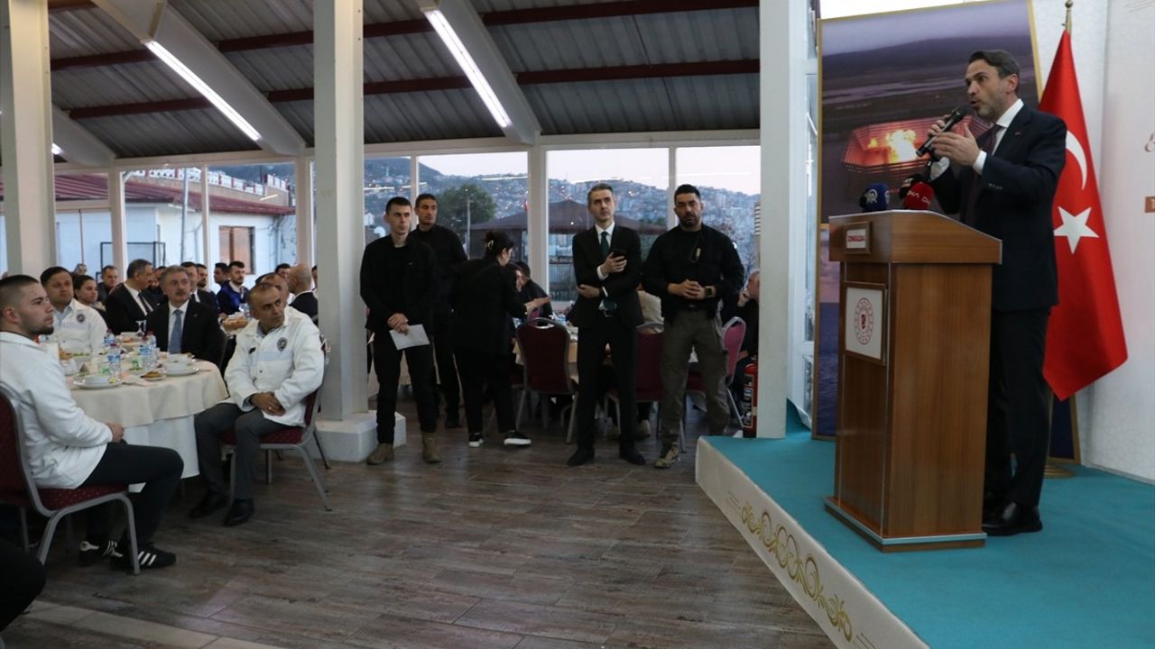 Bakan Bayraktar'dan Zonguldak'ta Enerji Çalışanlarına İftar ve Yeni İstihdam Müjdesi