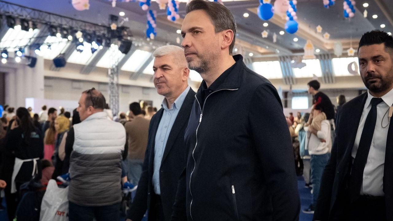 Bakan Bayraktar, 'Külliye'de Ramazan' Etkinliklerini Ziyaret Etti