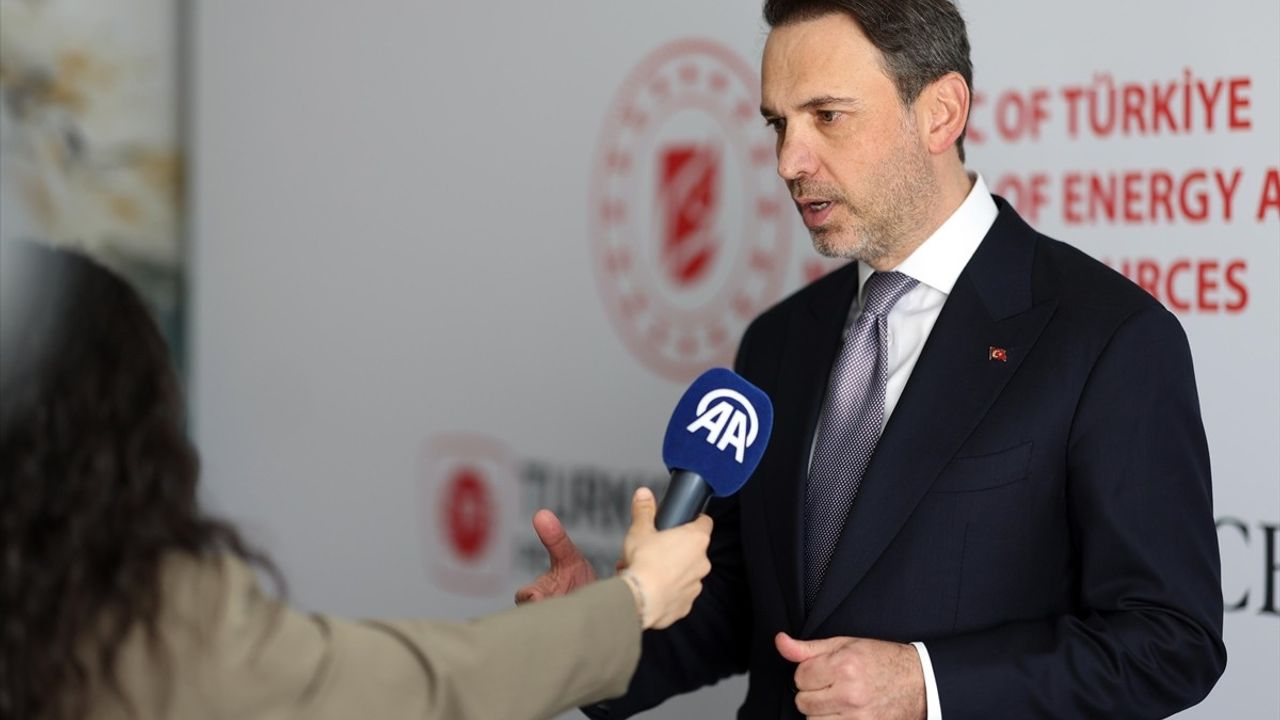 Bakan Bayraktar: Türkiye'de Petrol ve Doğal Gaz Arama Çalışmalarında Yeni Dönem Başlıyor