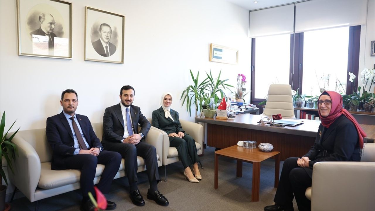 Bakan Göktaş, AK Parti İstanbul Teşkilatı'nı Ziyaret Etti