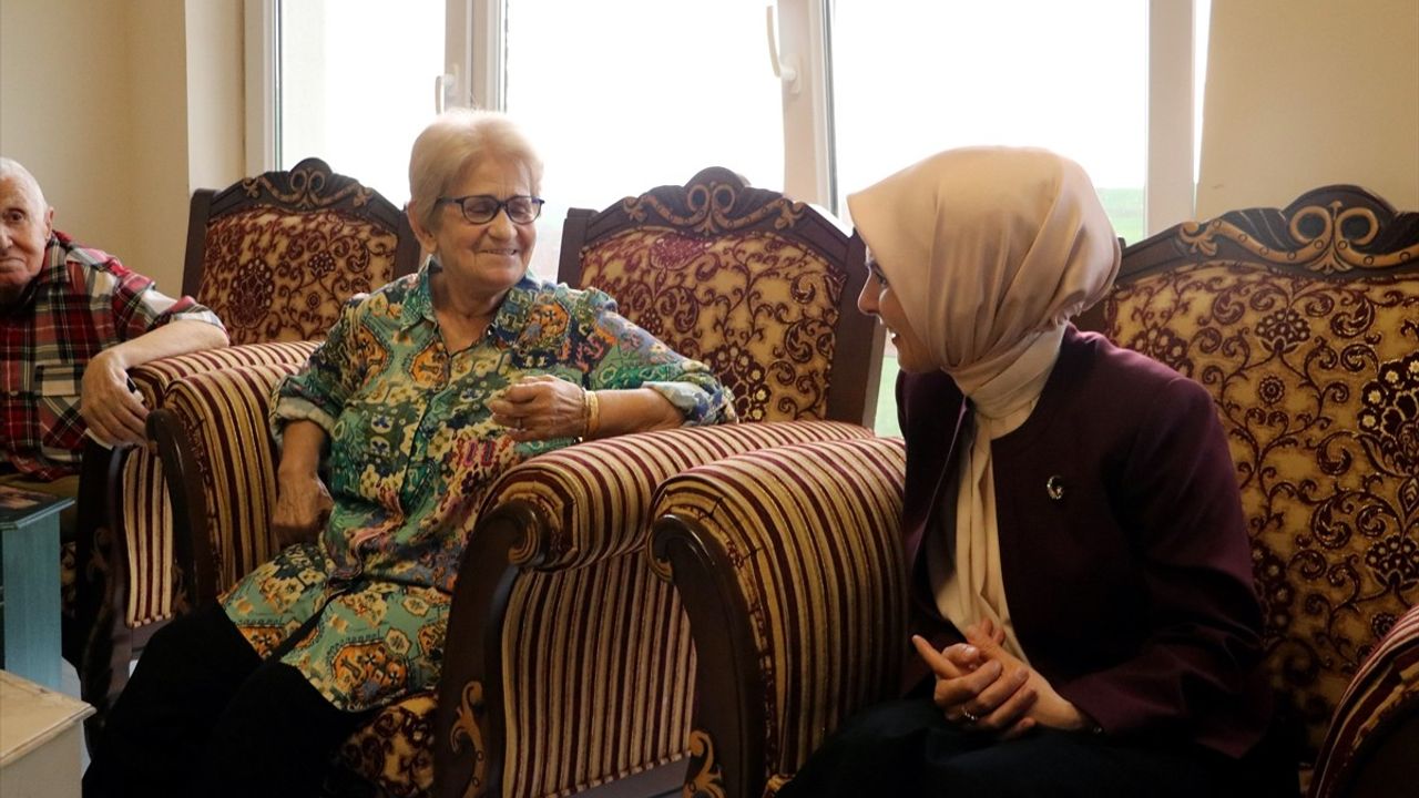 Bakan Göktaş, Tekirdağ'daki Huzurevi Sakinlerini Ziyaret Etti