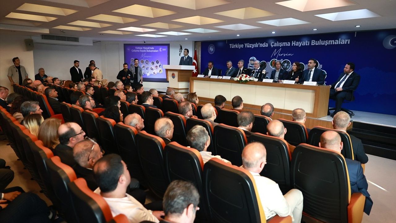 Bakan Işıkhan Mersin'de İş Dünyası ile Buluştu: Rekabet Gücü Artacak