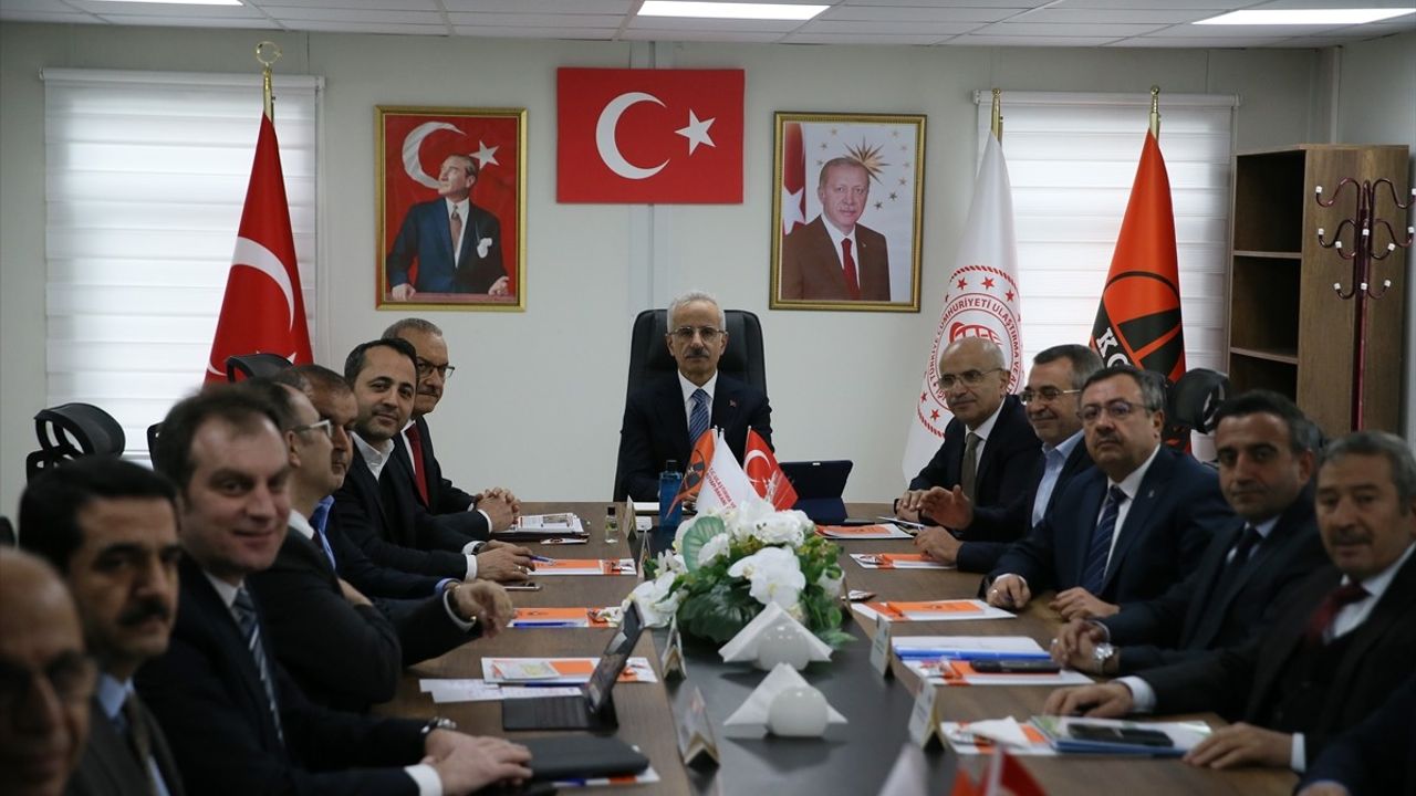 Bakan Uraloğlu'ndan İstanbul'daki Yeni Metro Hattı Müjdesi