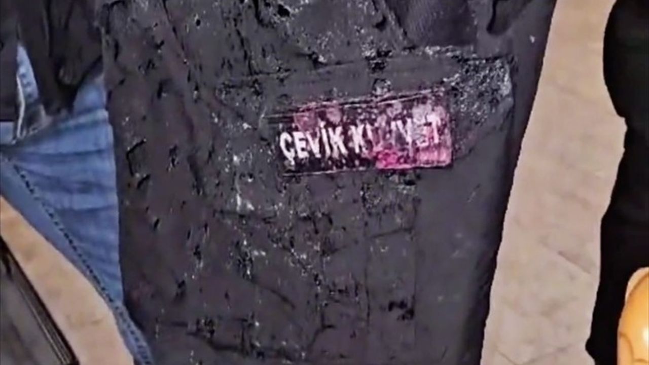 Bakan Yerlikaya: Saraçhane'de Gösterilerde Üzerine Asit Atılan Polis Memuru Var