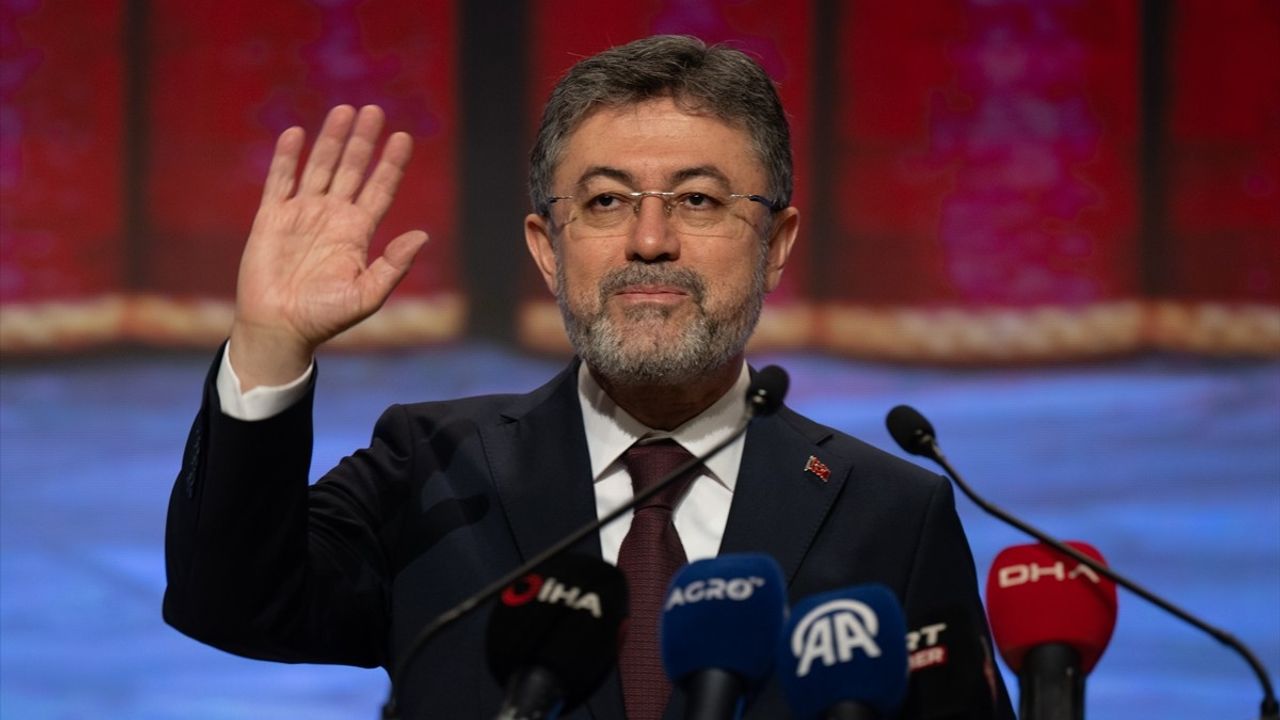 Bakan Yumaklı, Çocuk Müzikali Gala Gösterimine Katıldı