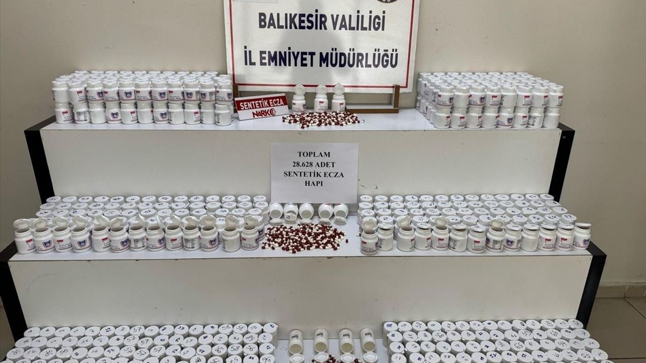 Balıkesir'de 28 Bin Sentetik Ecza Hap Ele Geçirildi, 2 Kişi Tutuklandı
