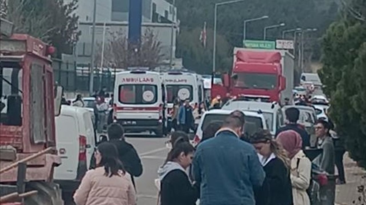 Balıkesir'de Amonyak Gazı Sızıntısı: 10 Kişi Hastaneye Kaldırıldı