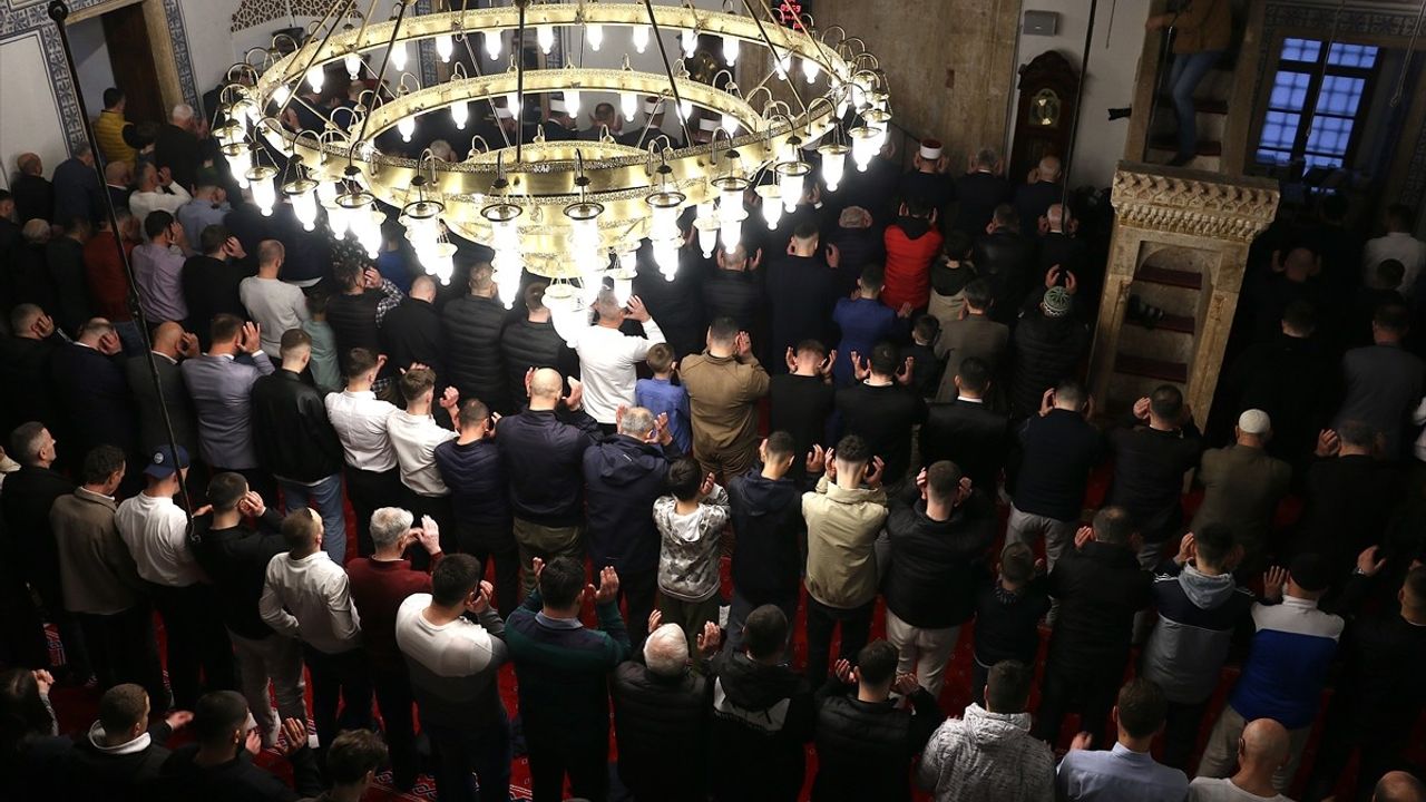 Balkanlar'da Müslümanlar Ramazan Bayramı Namazını Kıldı