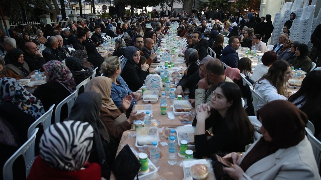 Batı Trakya'da Geleneksel İftar Programı Coşkusu