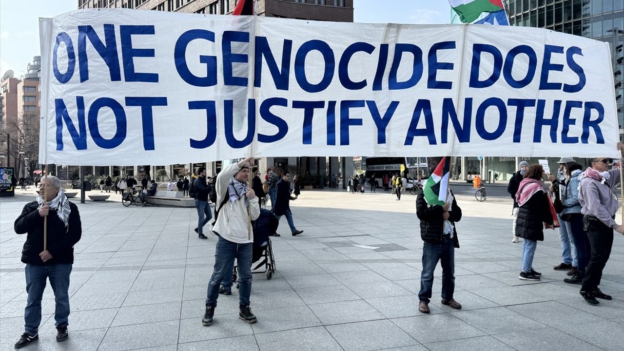 Berlin'de Filistin'e Destek Gösterisi Gerçekleştirildi