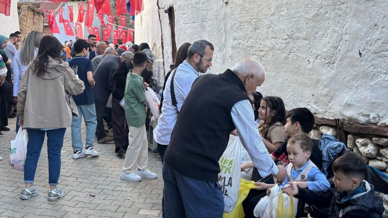 Bilecik'te 6 Asırlık Şeker Atma Geleneği Yaşatılıyor