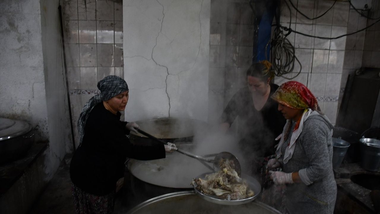 Bilecik'te Asırlık Kadir Pilavı Geleneği Yaşatılıyor