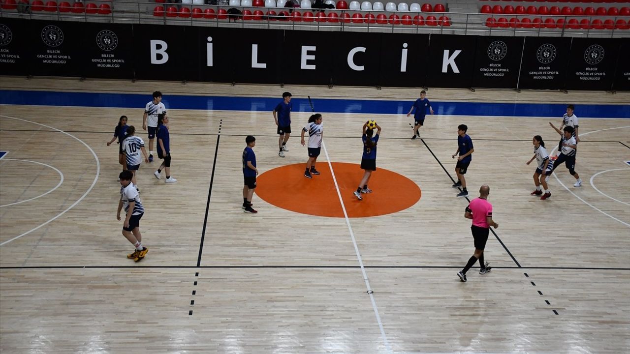 Bilecik'te Gençler-Yıldızlar Korfbol Karma Grup Müsabakaları Başladı