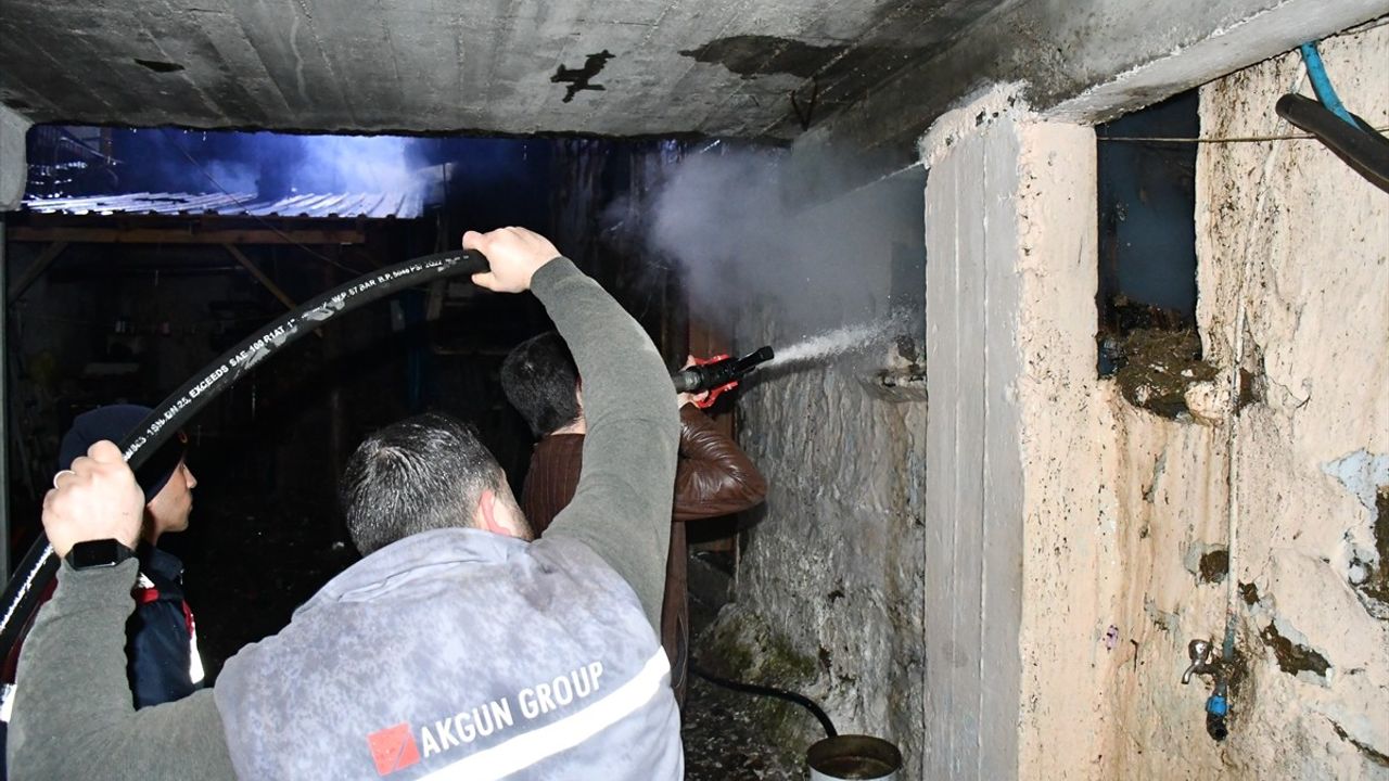 Bilecik'te Samanlıktan Eve Sıçrayan Yangın Kontrol Altına Alındı