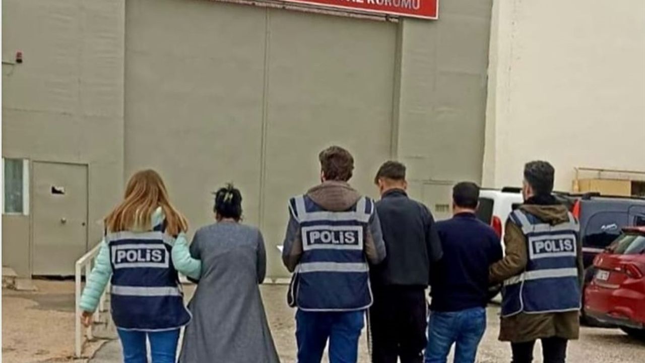 Bilecik'te Yankesicilik Şüphesi: 3 Kişi Tutuklandı