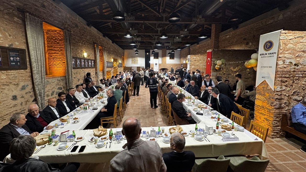 Birlik Vakfı Bursa Şubesi'nden Geleneksel İftar Programı Düzenlendi