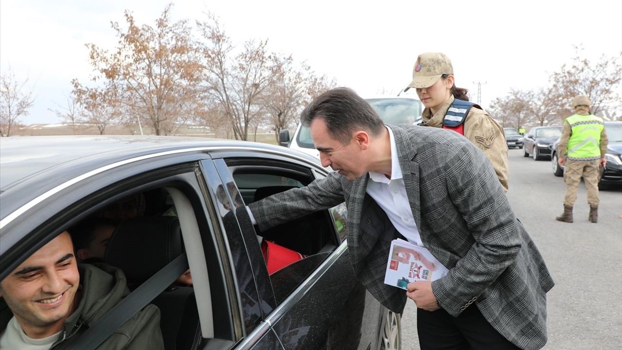 Bitlis Valisi Karakaya, Ramazan Bayramı Öncesi Yol Kontrol Noktalarını Ziyaret Etti