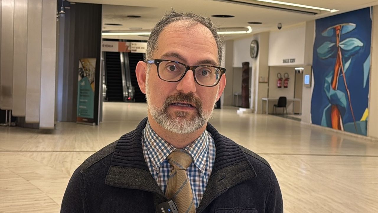 BM Raportörü Michael Fakhri'den Çarpıcı Açıklamalar: İsrail Gazze'ye Yönelik İnsani Yardımları Silah Olarak Kullanıyor