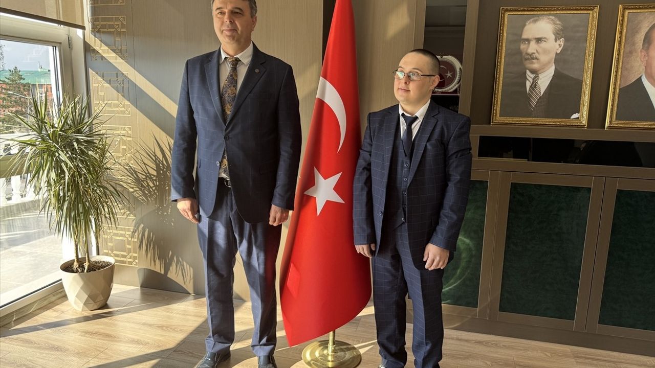 Bolu'da Down Sendromlu Genç, Farkındalık İçin Bir Günlüğüne Müdür Oldu