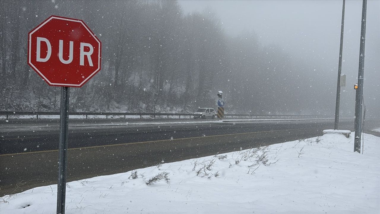 Bolu Dağı'nda Kar ve Sis Etkili: Sürücüler Dikkatli Olmalı