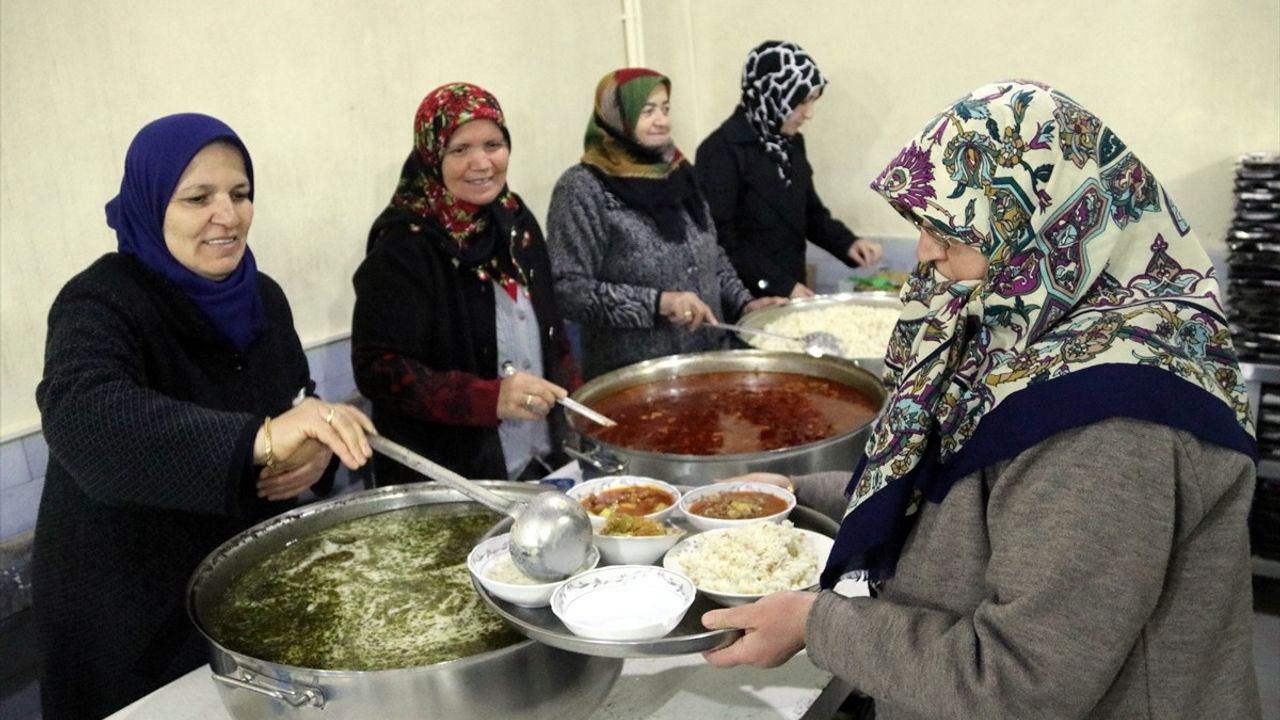 Boraboy Köyü'nde İftar Geleneği: Camide Birlikte Sofralar Kuruluyor