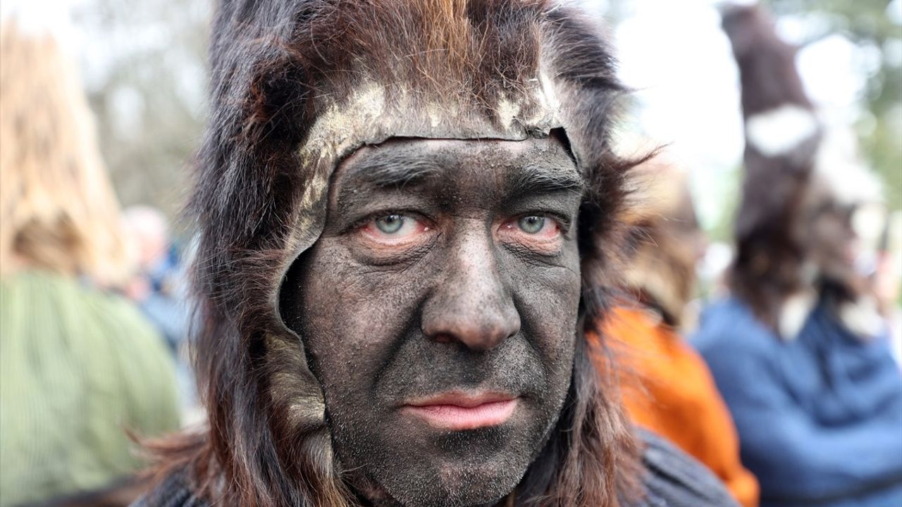 Bulgaristan'da Kukerlandiya Maskeli Festivali'nde Pagan Ritüelleri Canlandırıldı