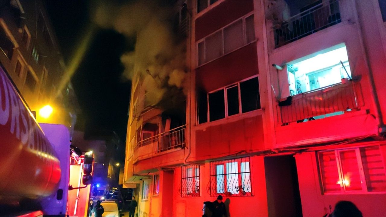 Bursa'da Apartman Yangını: 5 Kişi Hastaneye Kaldırıldı