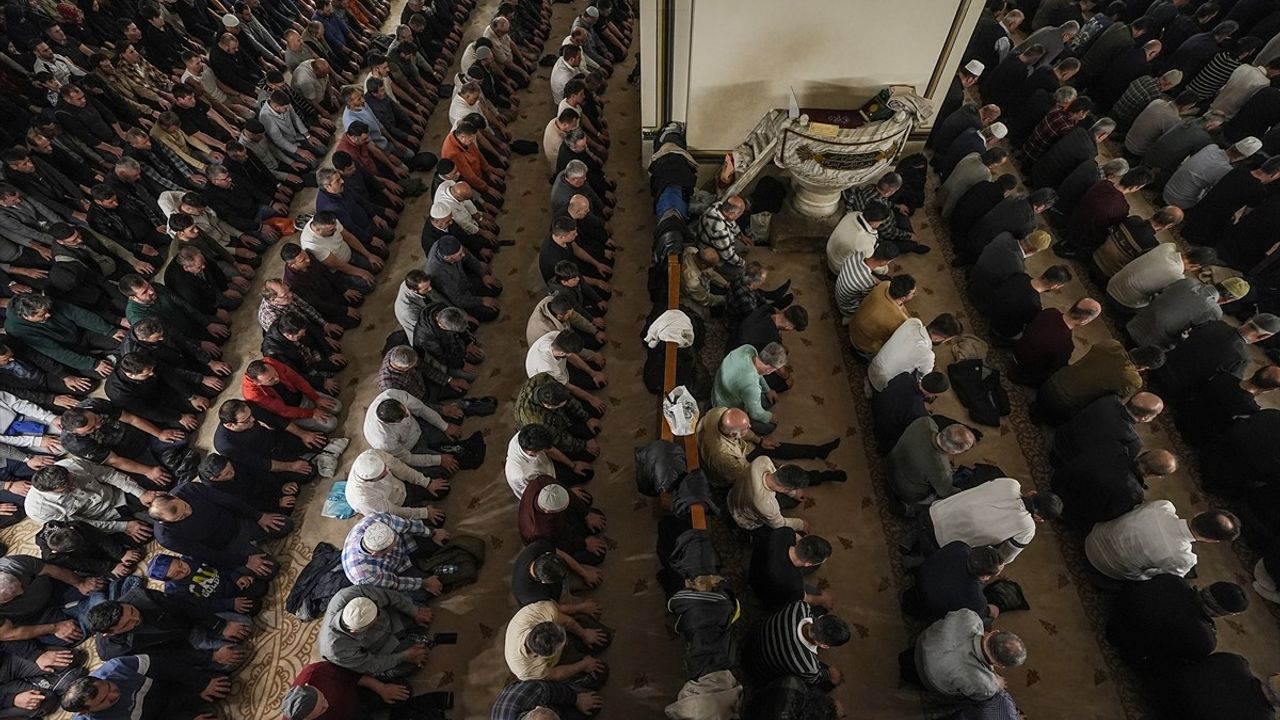 Bursa ve Çevresinde Kadir Gecesi Coşkuyla İdrak Edildi